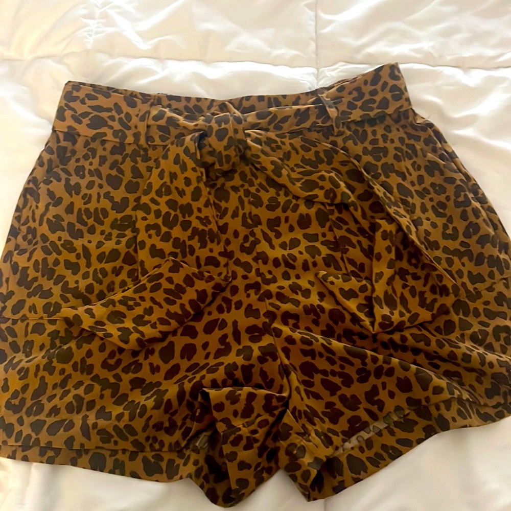 Never been worn size medium, leopard print shorts, stretchy waste